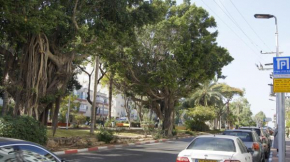 Holiday Inn Apartments, Bat Yam